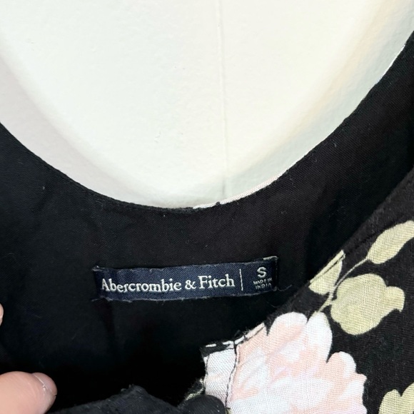 Abercrombie & Fitch sleeveless black floral jumpsuit size SM - Picture 3 of 4